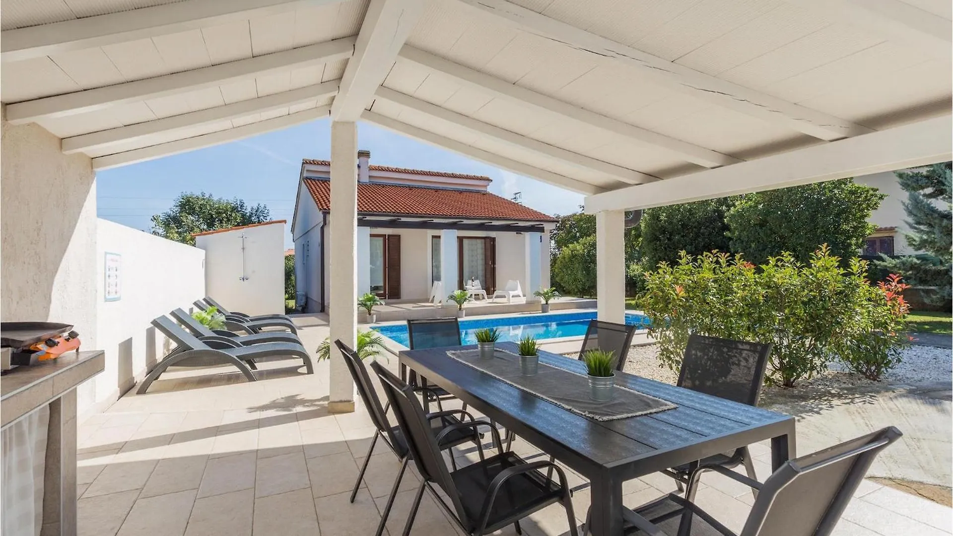 Villa Bonasera Sisan