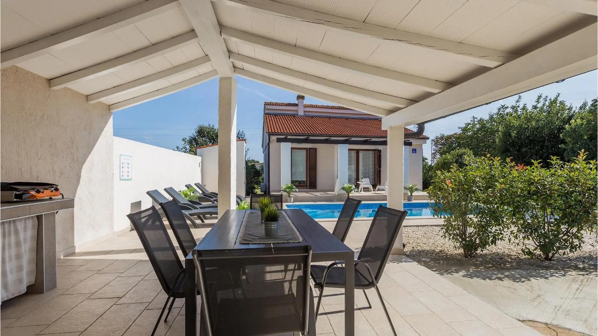 Villa Bonasera Sisan Holiday home