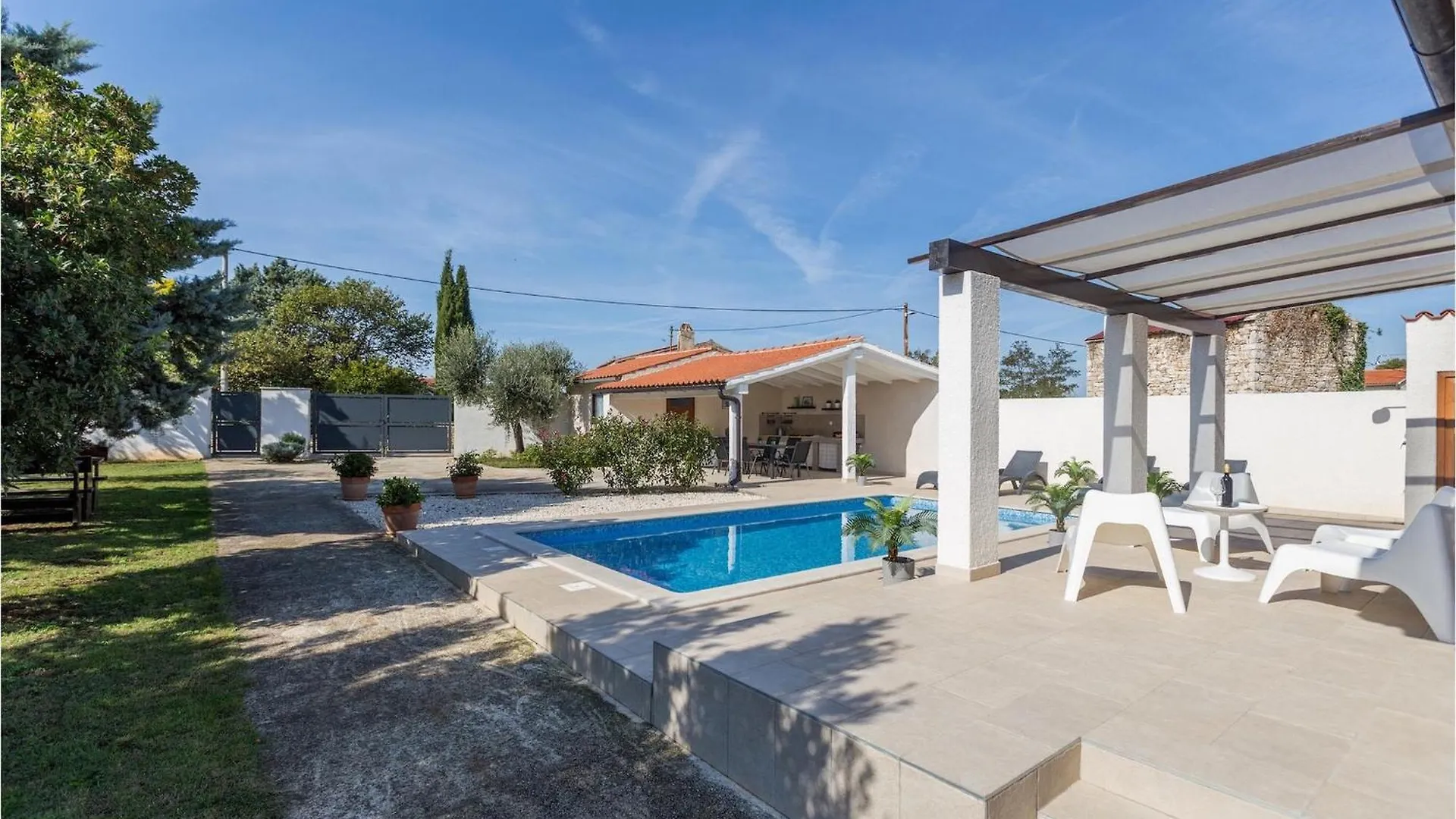 Villa Bonasera Sisan