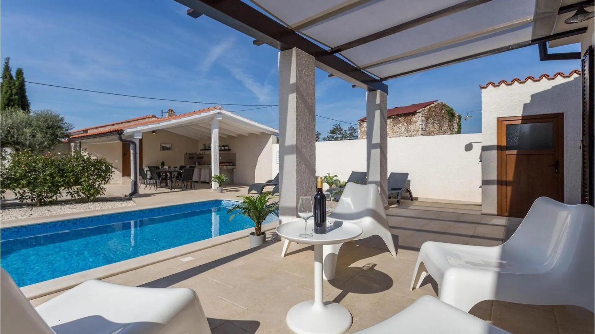 Villa Bonasera Sisan